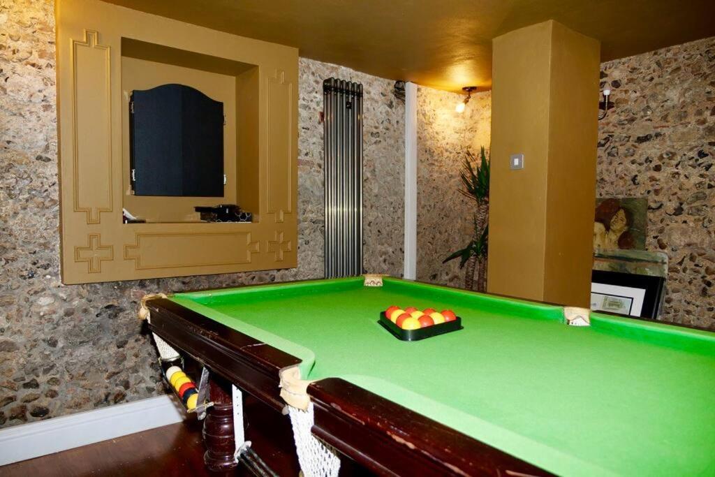 Huge Luxury 8 Bed Manor House Hot Tub Pool Table Villa Saffron Walden Kültér fotó